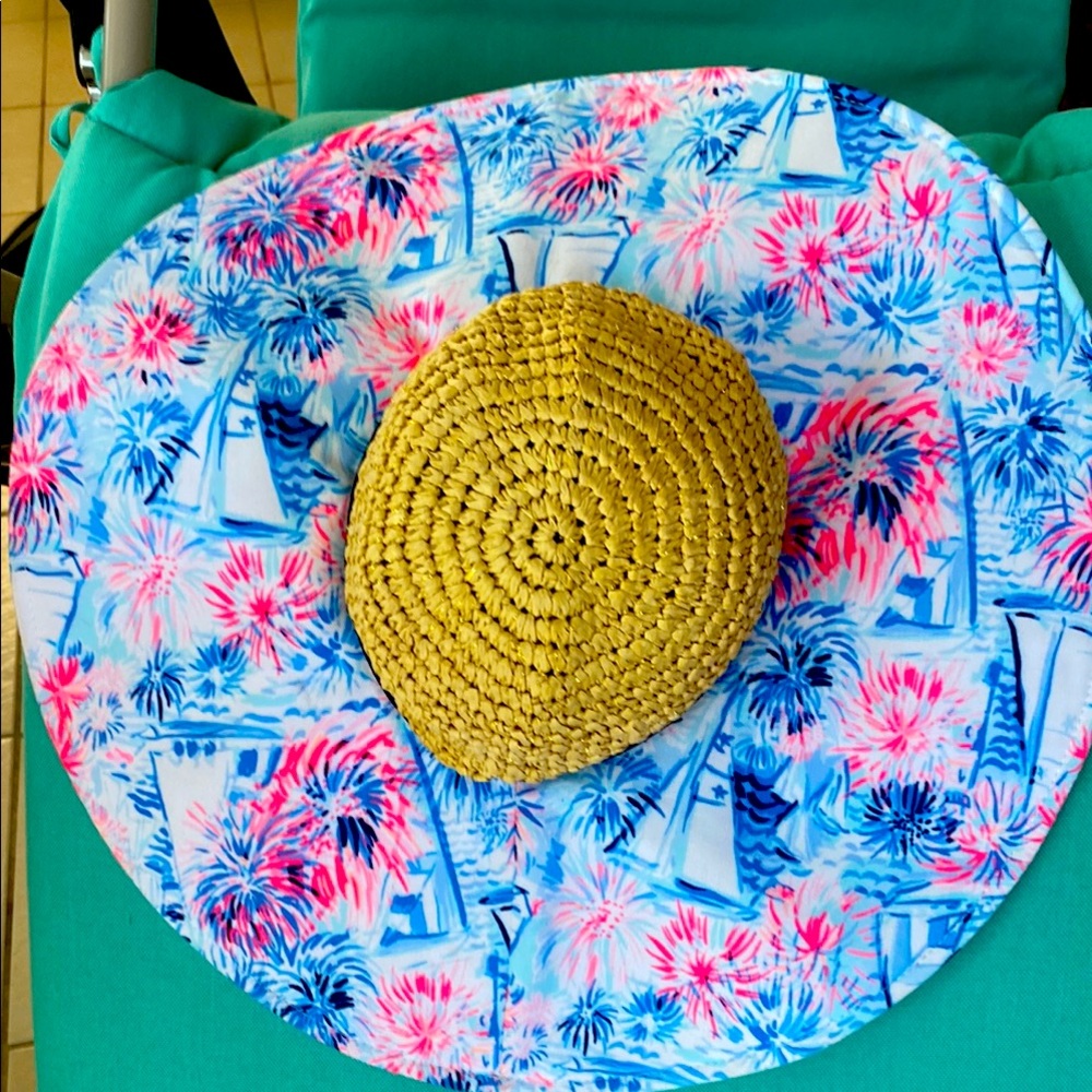 LILY PULITZER FLOPPY BEACH HAT , NWT , VIBRANT COLORS BLUES AND PINK !!